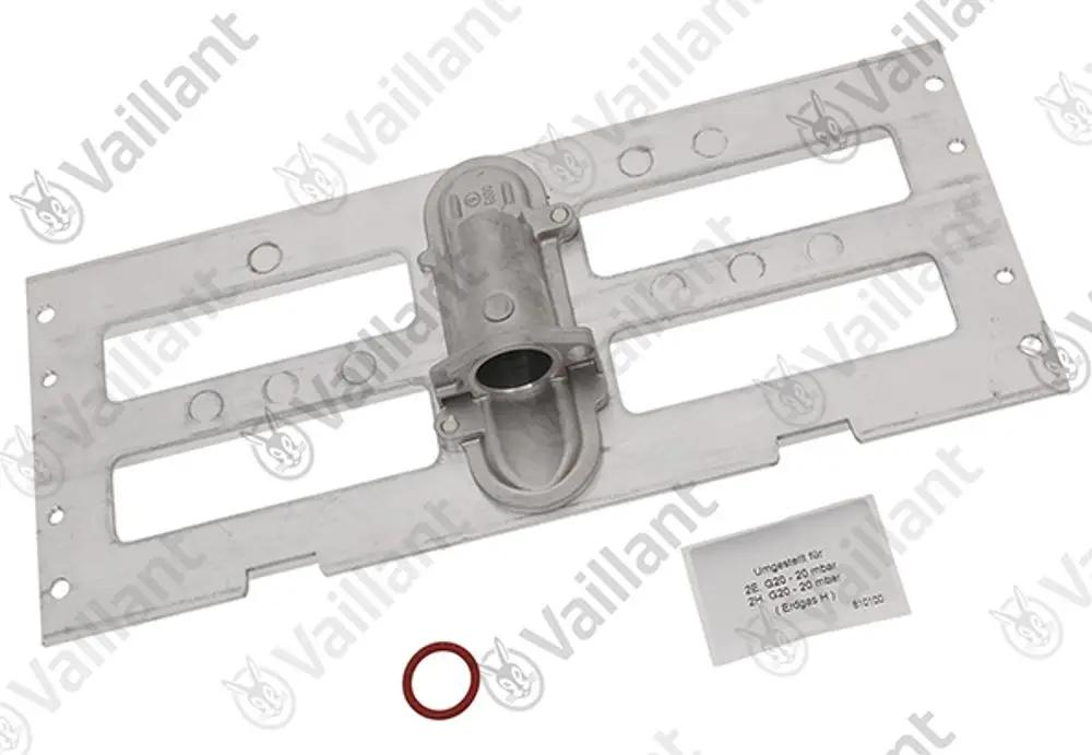 Vaillant Umstellsatz aus Metall mit Montageschlitzen und einem Anschlussstutzen. Enthält eine Dichtung und eine Kunststoffkarte mit technischen Informationen.